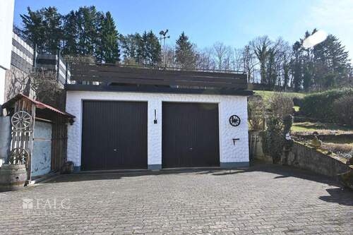 Garage+Stellplätze - 