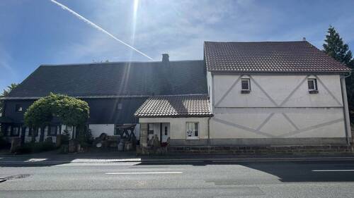 Straßenseite - 1 Zimmer Mehrfamilienhaus, Wohnhaus zum Kaufen in Großröhrsdorf