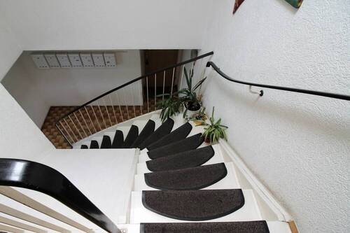 Treppenhaus ins Wohnbereich - 3 Zimmer Etagenwohnung zur Miete in Sprockhövel