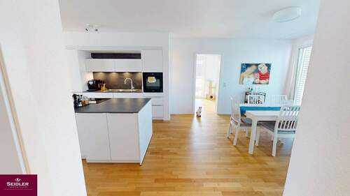 Blick in den Ess- und offenen Küchenbereich - 4 Zimmer Etagenwohnung zum Kaufen in Kehl