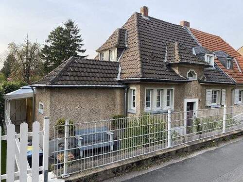 Hausansicht von der Straße - 5 Zimmer Doppelhaushälfte in Köln