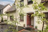 Eingangsbereich - 8 Zimmer Mehrfamilienhaus, Wohnhaus zum Kaufen in Wetter