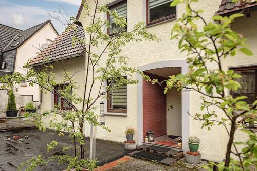 Eingangsbereich - 8 Zimmer Mehrfamilienhaus, Wohnhaus zum Kaufen in Wetter