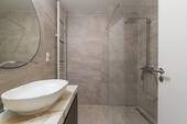 Bad mit Dusche - 