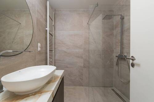 Bad mit Dusche - 