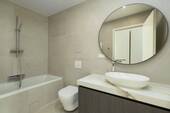 en-suite Badezimmer - 4 Zimmer Etagenwohnung zum Kaufen in Berlin