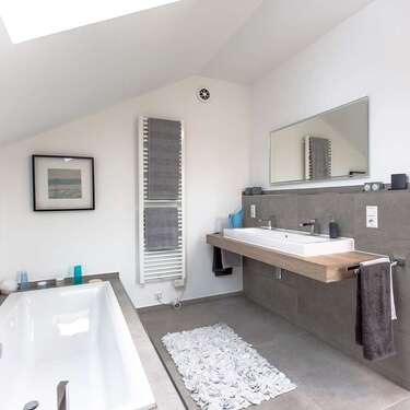 Badezimmer - Mehrfamilienhaus, Wohnhaus mit 112,80 m² in Elsdorf zum Kaufen