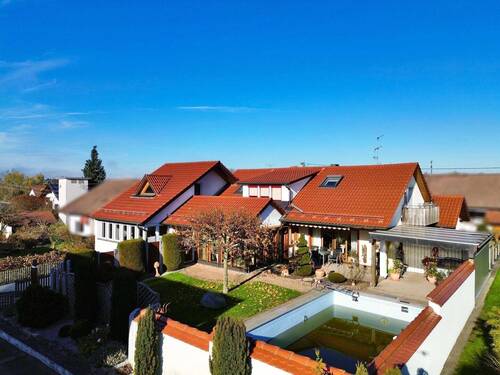 Außenansicht - Einfamilienhaus mit traumhaftem Garten und Büroteil Nähe Ravensburg in Bergatreute