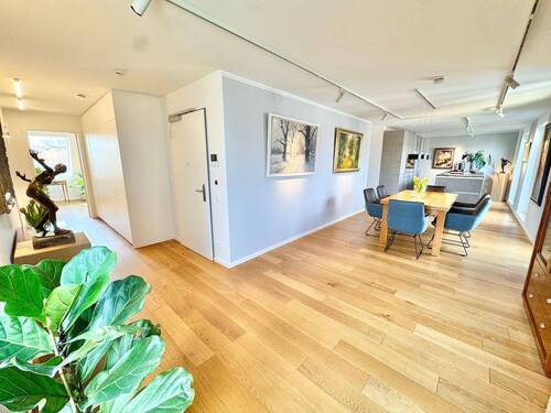 Überblick Essbereich und Flur - 