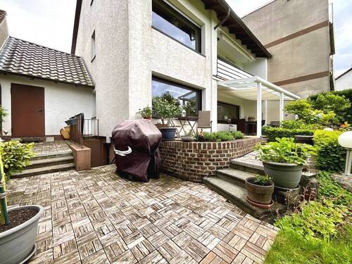 Rückansicht mit Terrasse - 