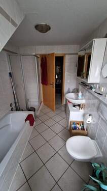 Bad mit Wanne und Dusche 1.OG Herrieden - 