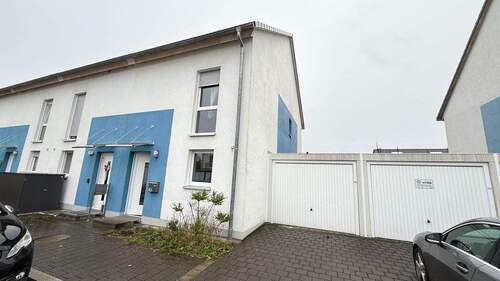 Hausansicht mit Garage.jpg - 