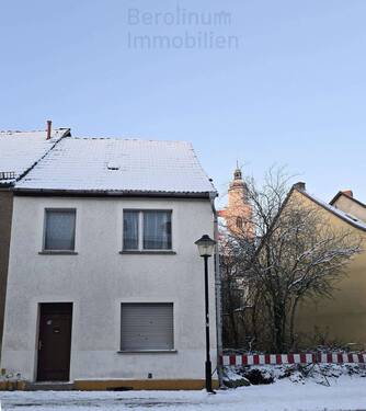 Hausansicht - Renovierungsobjekt im Zentrum von Jüterbog - Reihenendhaus mit Substanz