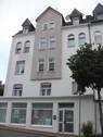 Hausansicht Straßenseite - Familienfreundliche 4-Zi.-Whg. mit Balkon – Nähe Worth!