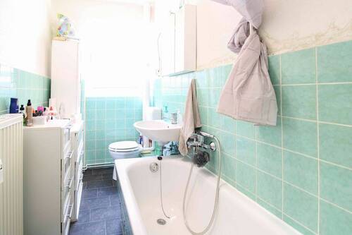 Badezimmer - Etagenwohnung mit 48,80 m² in Berlin zum Kaufen