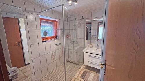 Badezimmer Erdgeschoss - 