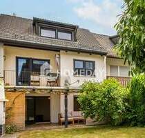 Der Traum vom Eigenheim! Schönes Reihenendhaus mit moderner EBK, 2 Garagen & Garten in ruhiger Lage - Eching