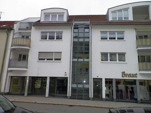 Hausansicht - 2-Raumwohnung mit Loggia - 360,00&nbsp;EUR Kaltmiete, ca.&nbsp; 60,20&nbsp;m&sup2;&nbsp;Wohnfl&auml;che