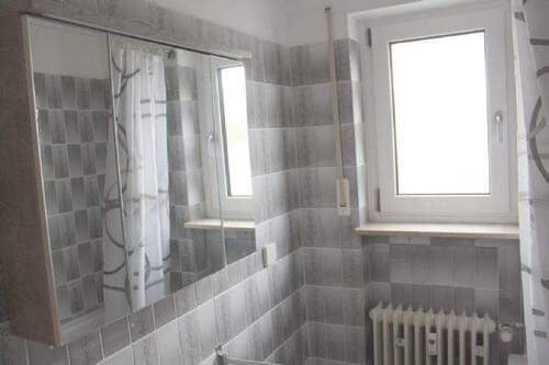 Tageslichtbad mit Wanne - 