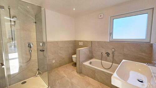 Masterbad mit Dusche & Badewanne - 