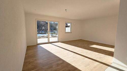 Großes & helles Wohnzimmer - 5 Zimmer Doppelhaushälfte zum Kaufen in Brannenburg