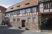 Außen - Seltene Gelegenheit - 2FH mit 3 Einheiten und Top-Potenzial in lebendiger Altstadt von Büdingen