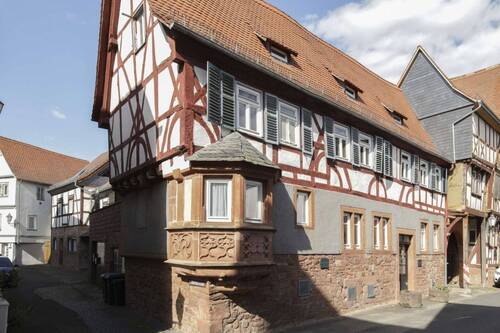 Außen - 8 Zimmer Mehrfamilienhaus, Wohnhaus zum Kaufen in Büdingen