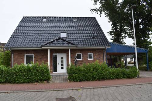 Außenansicht - Befristet!! Geräumiges Einfamilienhaus in idyllischer Lage!