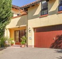 Mediteranes Wohnen in entspannter Atmosphäre mit Komfort und Stil - EFH mit 2x ELW in Niederwerrn -