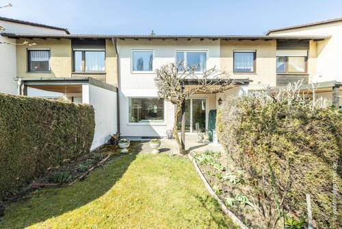 Hausansicht aus dem Garten - 5 Zimmer Reihenmittelhaus zum Kaufen in München