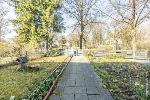 Weitere Ansicht des Vorgartens - Reihenmittelhaus mit 133,10 m&sup2; in München zum Kaufen