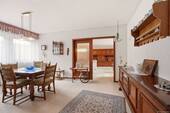 Essdiele mit Blick zum Wohnzimmer - 