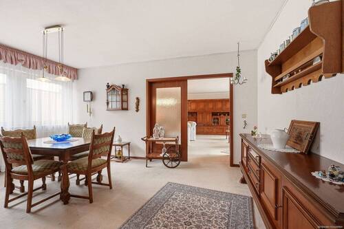 Essdiele mit Blick zum Wohnzimmer - 