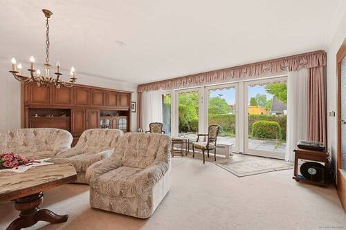 Wohnzimmer mit Blick zur Terrasse - 