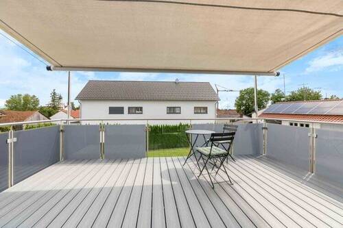 Balkon mit Sonnensegel - 