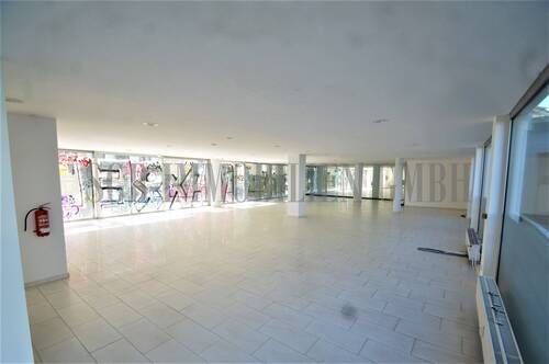 Vorderer Bereich der Ausstellungsfläche mit Tageslicht - Halle in Bremen zur Miete