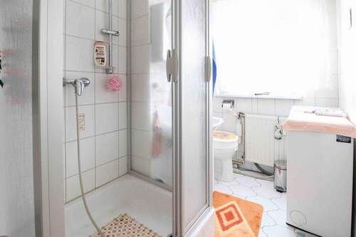 Badezimmer mit Dusche - Einfamilienhaus in Niederndodeleben zum Kaufen