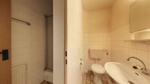 Bad - Büro mit 48,00 m&sup2; in Celle zur Miete