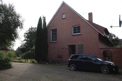 Blick auf den Hauseingang - 