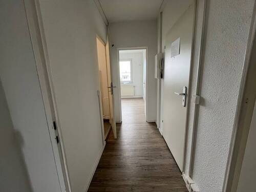 Flur 2.jpg - 2 Zimmer Etagenwohnung in Zwickau
