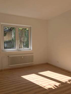 Wohnzimmer - 3 Zimmer Etagenwohnung in Saarbrücken