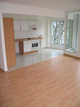 Blick Wohnzimmer in Küche - Tiergarten 2 Zimmerwohnung 63 m², vermietet