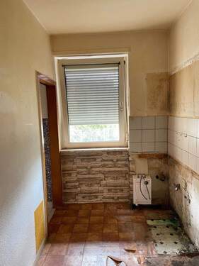 Sanierungsbedürftige Küche - 