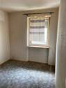 Leeres Zimmer mit Fenster - 