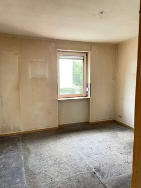 Leeres Zimmer mit Fenster - 