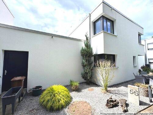 Vorderansicht - 5 Zimmer Mehrfamilienhaus, Wohnhaus zum Kaufen in Quickborn
