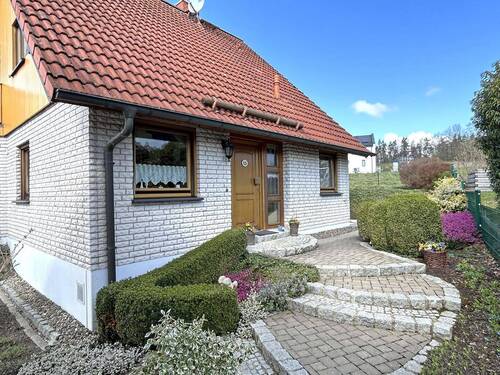 Außenansicht - 4 Zimmer Einfamilienhaus zum Kaufen in Wirsberg
