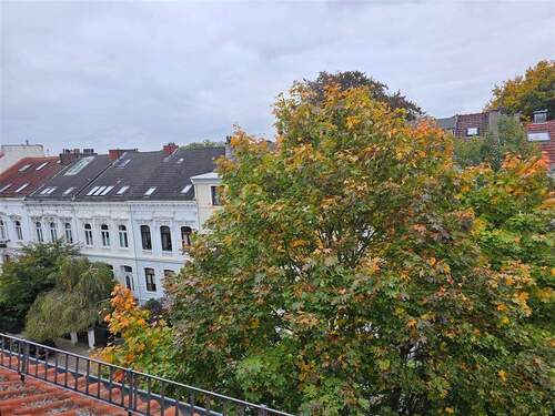 Blick nach Vorne Mathildenstrasse - Geheimtipp im Viertel 2 ruhige, helle, geräumige Zimmer über den Dächern der Mathildenstrasse. Erstbezug nach Sanierung. Ideal für Single oder Pa