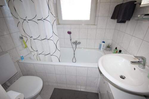 Badezimmer - Etagenwohnung mit 90,00 m² in Mönchengladbach zur Miete