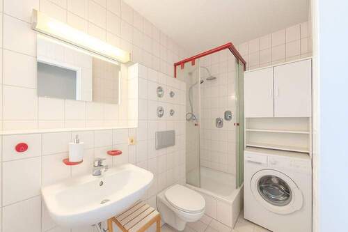 Badezimmer - Etagenwohnung mit 36,00 m² in Friedrichshafen zum Kaufen